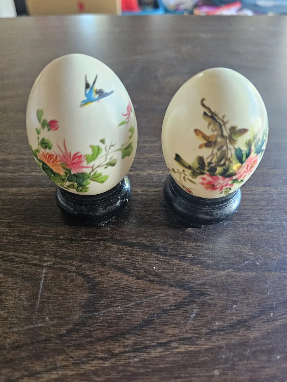 Hand-Painted Floral Ceramic Egg Decor in Cream and Pink 🩷🩷